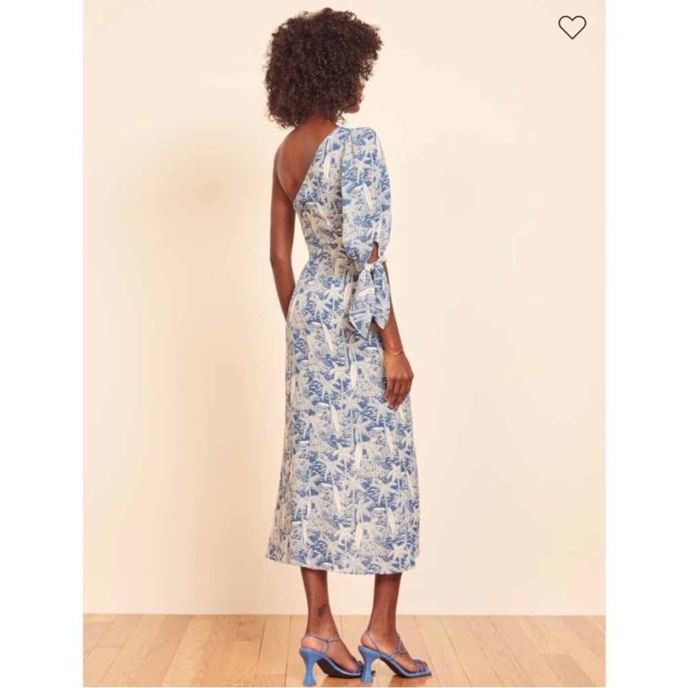 Reformation Rainey Dress in Bali - Picture 4 of 11
